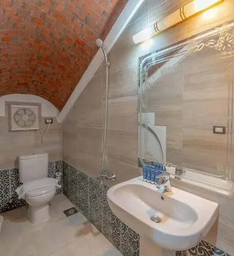 Spacious With Private Pool *