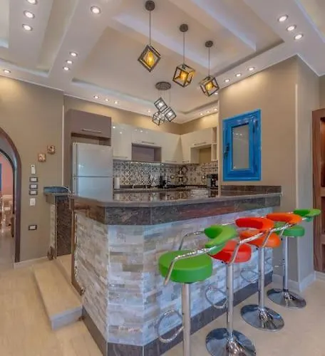 Spacious With Private Pool *